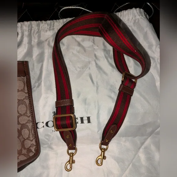 Coach Field Tote 22 Signature Jacquard Canvas  & Leather, EXCELLENT Condition - Picture 5 of 5